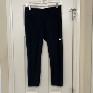 Nike crop leggings. Women’s Sz Medium